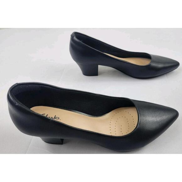 NEW Clarks Collection Womens 8.5 W Black Leather Pumps Heels Slip On Pointed Toe - Picture 2 of 7